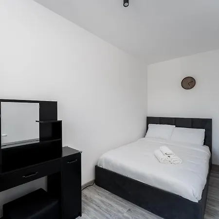 Gusta Cosy By Bookinghost